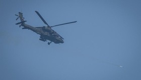 Helikopter TNI AD Mendarat Darurat di Persawahan Blora