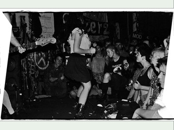 Mengenal Riot Grrrl, Gerakan Perempuan di Skena Punk