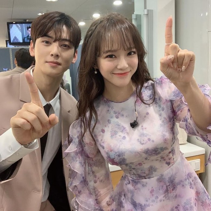 Potret Manis Persahabatan Kim Se Jeong dan Cha Eun Woo yang Berawal