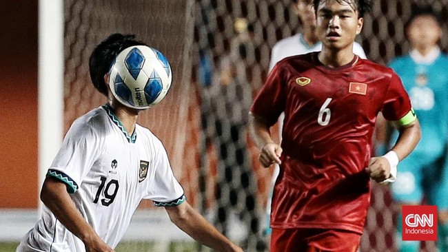 Netizen Indonesia bereaksi usai melihat kapten Vietnam U-16 Nguyen Cong Phuong menolak bersalaman dengan pemain Indonesia U-16.