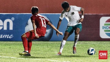 Duel final Piala AFF U-16 2022 Indonesia vs Vietnam diwarnai momen keributan dan dua kartu merah di Stadion Maguwoharjo, Jumat (12/8) malam.