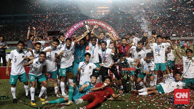 Pelatih Timnas Indonesia U-16 Bima Sakti 'mengharamkan' para pemain larut dalam euforia berlebih selepas menyabet gelar juara Piala AFF U-16 2022, Jumat (12/8).