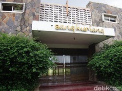 Proyek Revitalisasi Stadion Sangkuriang Dinilai Lambat!