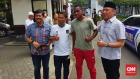 FOTO: Timnas Indonesia Sedekah Jumat Berkah Jelang Final Piala AFF