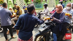 Urunan Uang, Pemain Indonesia Bagi-bagi Makanan Jelang Lawan Vietnam