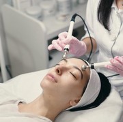5 Jenis Treatment Wajah untuk Perempuan Usia 40an Biar Makin Cantik dan Awet Muda, Mau Cobain?