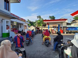 Antrean Pertalite Mengular di Depok, Pertamina Sebut Pengiriman Terlambat