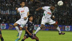 Aksi Brutal di Liga 1: Pemain Rans Marckho Sandy Injak Pemain Persis