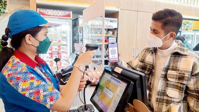 Dalam kolaborasi ini, BNI dan Indomaret menghadirkan pembayaran nontunai menggunakan QRIS BNI Mobile Banking.