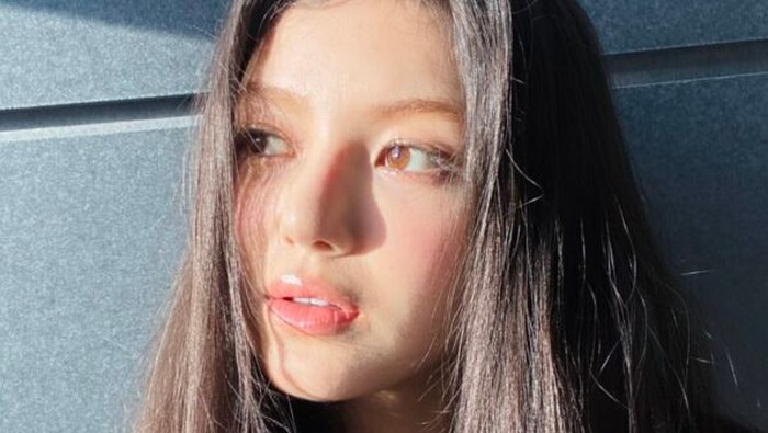 Danielle sudah terjun ke dunia hiburan sejak kecil sebagai model cilik. Ia juga pernah muncul dalam program tvN 'Rainbow Kindergarden' pada tahun 2011 lalu./ foto: instagram/com/newjeans_official