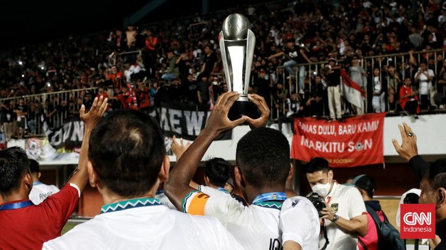 Mengapa banyak talenta muda Timnas Indonesia luruh sebelum masa emasnya? Pendalaman konteks perlu dilakukan. Analisis reportase adalah empiris yang lemah.