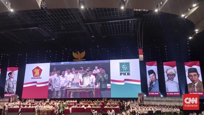 Ketua Umum Gerindra Prabowo Subianto dan Ketum PKB Muhaimin Iskandar menandatangani piagam kerja sama koalisi untuk Pilpres 2024.