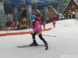 Liburan Main Ski seperti di Luar Negeri? Ke Trans Snow World Bintaro Aja!