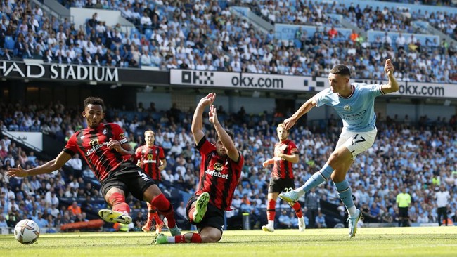Manchester City tampil trengginas dengan menghajar AFC Bournemouth 4-0 pada pekan kedua Liga Inggris di Stadion Etihat, Sabtu (13/8).