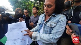 Deolipa Tunjukkan Perbedaan 2 Tanda Tangan Bharada E: Ini yang Palsu