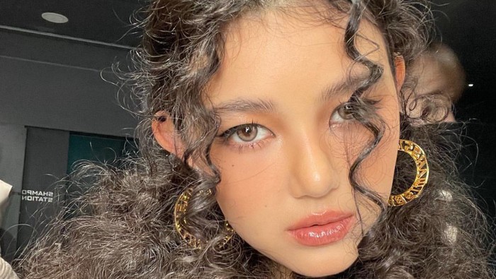 Marga 'Mo' sendiri jarang ditemui di Korea Selatan, Beauties. Danielle pun jadi salah satu keturunan yang mewarisi marga langka ini./ foto: instagram/com/newjeans_official