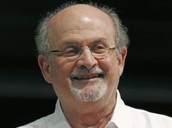 Salman Rushdie si Penghina Nabi Ditikam 15 Kali, Organ Vital Rusak Parah