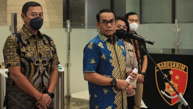 Kabareskrim Komjen Agus Andrianto mengatakan pemeriksaan diperlukan untuk menentukan ada tidaknya tindakan pidana yang dilakukan oleh Putri.