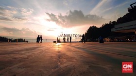 Air Danau Toba Keruh, Sampelnya Diambil untuk Uji Laboratorium