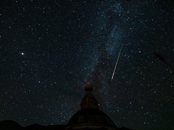 Fenomena Langit April 2024: Gerhana Matahari hingga Hujan Meteor