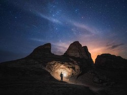 Daftar Fenomena Astronomi Mei 2025: Hujan Meteor hingga Flower Moon