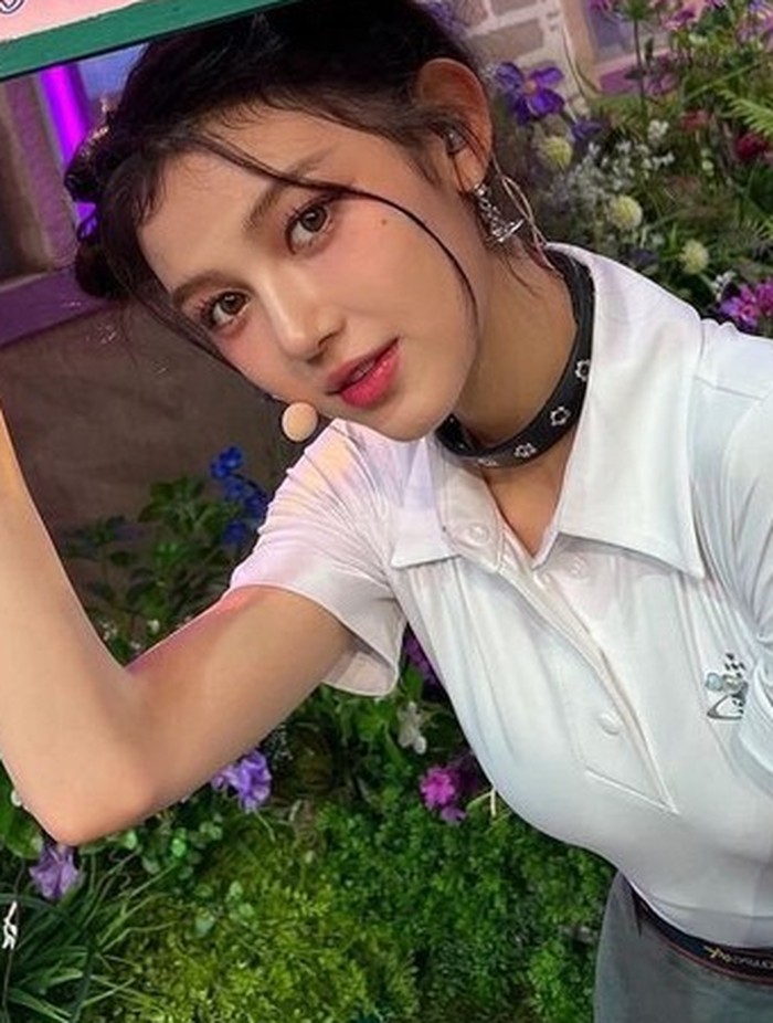 Tidak sedikit netizen yang berkomentar kalau Danielle mirip karakter putri Disney, hingga boneka Perancis. Bagaimana menurut kamu, Beauties?/ foto: instagram/com/newjeans_official