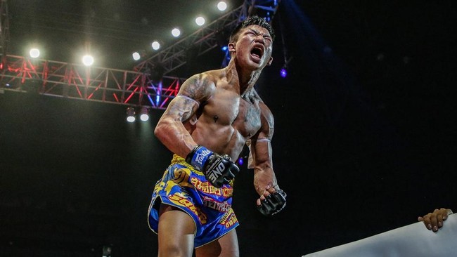 Rodtang Jitmuangnon menggeluti Muay Thai untuk membangun nama, hingga penghidupan jauh lebih baik demi keluarganya.