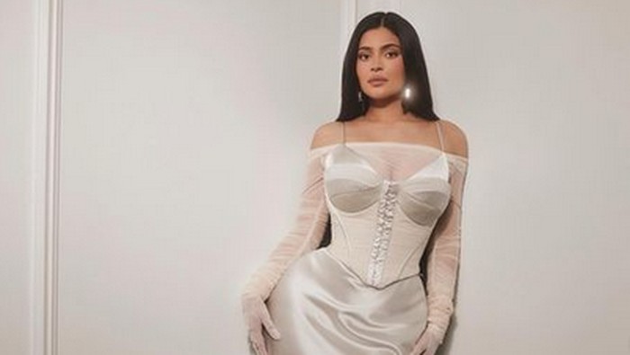 Tajir Melintir di Usia Muda, Ini 4 Sumber Kekayaan Kylie Jenner! Pantas Hobi Belanja Tas Hermes Tajir Melintir di Usia Muda, Ini 4 Sumber Kekayaan Kylie Jenner! Pantas Hobi Belanja Tas Hermes