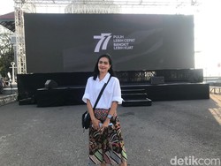 Lola Amaria Promosi Destinasi dan UMKM Lokal di Cinema On The Beach