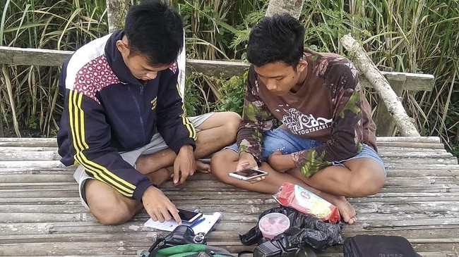 App Android Burungnesia mengumpulkan ribuan data spesies terbang tanpa bantuan dana pemerintah atau korporasi. Mantan pemburu jadi relawan. Kok bisa?