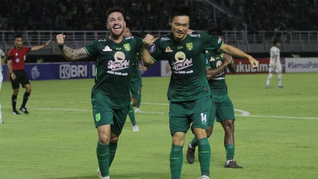 Madura United belum terkalahkan di Liga 1 2022/2023 usai ditahan Persebaya Surabaya 2-2 dengan dramatis di Stadion Gelora Bung Tomo, Minggu (14/8).