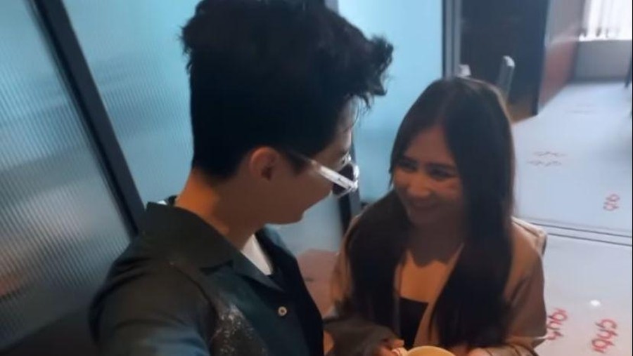 Prilly Latuconsina dan Henry Lau