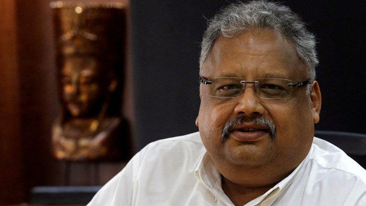 FILE PHOTO: Rakesh Jhunjhunwala, Partner, Rare Enterprises, poses after an interview with Reuters in Mumbai, India November 14, 2017. REUTERS/Shailesh Andrade/File Photo