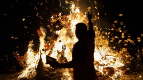 FOTO: Menenangkan Arwah Leluhur dalam Festival Hantu