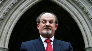 Kontroversi Ayat Ayat Setan dan Kehidupan Penuh Teror Salman Rushdie
