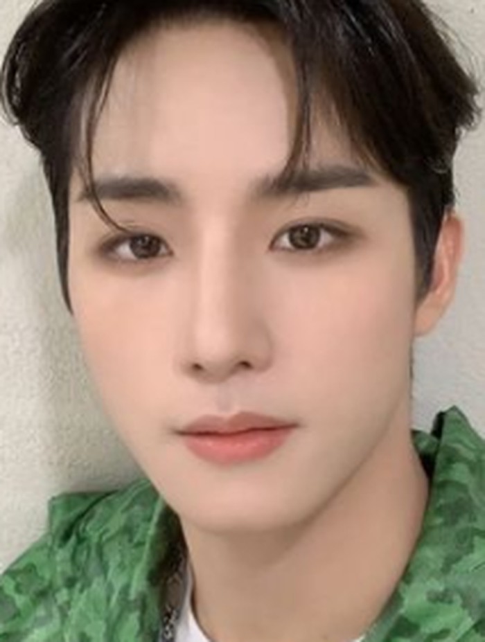 Sebelum resmi debut, Jeong Seunghwan merupakan salah satu kontestan survival show 2022: The Origin A-B-or What?, yang dibuat oleh IST Entertainment untuk membentuk boy group baru./ foto: instagram.com/atbo_official
