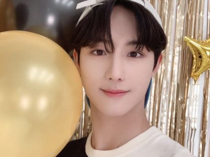 Selain jago menyanyi dan menari, Jeong Seunghwan juga menguasai akting, bahasa Mandarin, serta voice over. Multi-talenta banget, ya!/ foto: instagram.com/atbo_official
