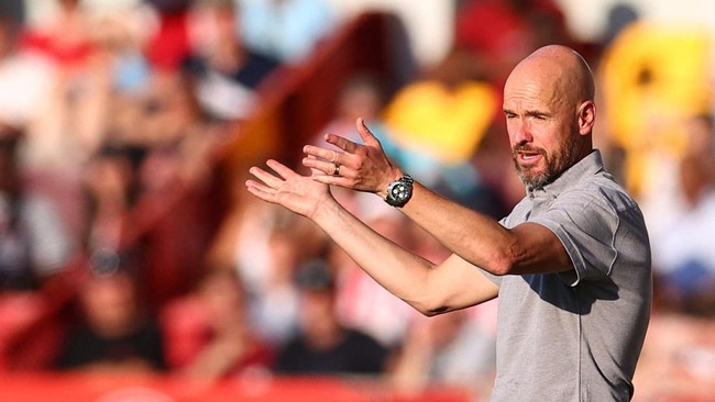 Erik ten Hag mengamuk dan menyebut pemain Manchester United 'sampah' setelah hasil memalukan kalah 0-4 dari Brentford, Sabtu (13/8).