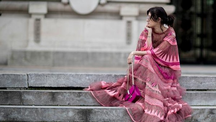 Kiat Bergaya Bohemian dengan Maxi Dress, Fun dan Modis Abis!