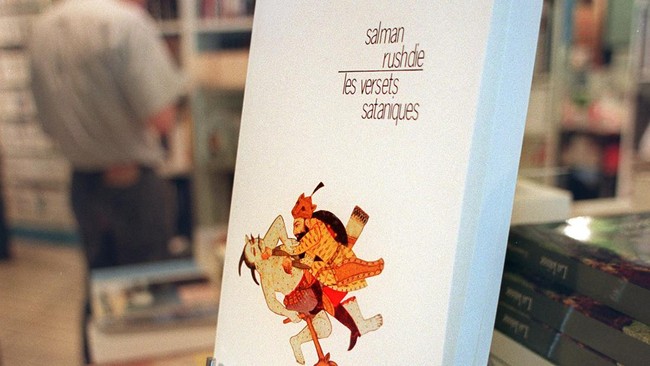Ayat-ayat Setan menjadi sorotan setelah sang penulis, Salman Rushdie, ditusuk di AS. Sederet sosok juga bernasib tragis karena menerjemahkan buku Rushdie itu.