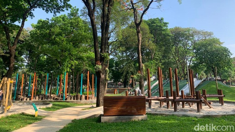 Apakah Tebet Eco Park Sudah Buka? Ini Aturan Masuknya Apakah Tebet Eco Park sudah buka? Taman Tebet Eco Park, Jakarta Selatan kembali dibuka setelah sempat tutup selama 2 bulan. Ini aturan masuknya.