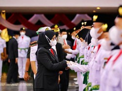Pelajar Banyuwangi Menitikkan Air Mata saat Dikukuhkan Sebagai Paskibraka