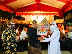 Bupati Ipuk Titip Pesan Persaudaraan saat Pagelaran Wayang