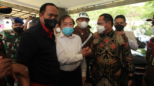 Kejaksaan Agung menyita sebuah helikopter milik tersangka kasus dugaan korupsi penyerobotan lahan sawit di Riau, Surya Darmadi.