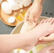 Ini Cara Mengatasi Kaki Pecah-pecah dengan Bahan Alami yang Ada di Rumah