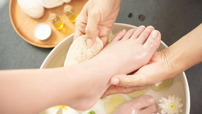 Ini Cara Mengatasi Kaki Pecah-pecah dengan Bahan Alami yang Ada di Rumah