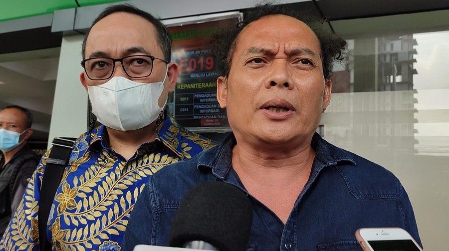 Eks pengacara Bharada E, Deolipa Yumara. Eks pengacara Bharada E, Deolipa Yumara.