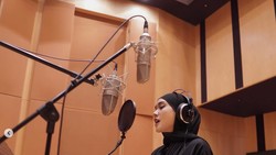 Tinggalkan Musik Dangdut, Kini Cita Citata Muncul Sebagai Penyanyi Pop