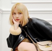 Punya Rambut Pirang? Tiru Gaya Terbaru Lisa Blackpink Agar Tampilanmu Semakin Stunning