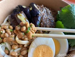 Hotaru Deli : Gurihnya Nikumiso Natto Udon di Resto Unik Jepang
